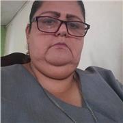 Profesora de primaria ofrece refuerzos a estudiantes